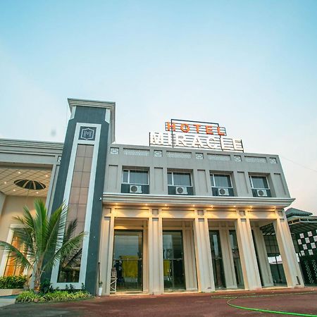 Hotel Miracle 2Km From Mahakal Temple Ujjain Exterior photo