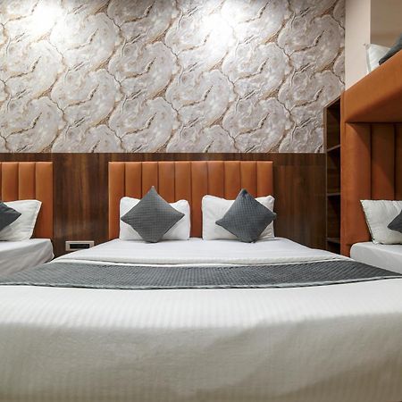 Hotel Miracle 2Km From Mahakal Temple Ujjain Exterior photo