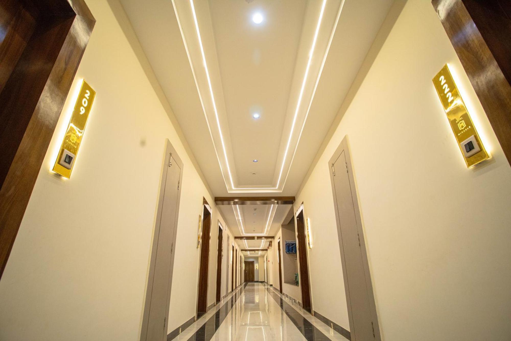 Hotel Miracle 2Km From Mahakal Temple Ujjain Exterior photo