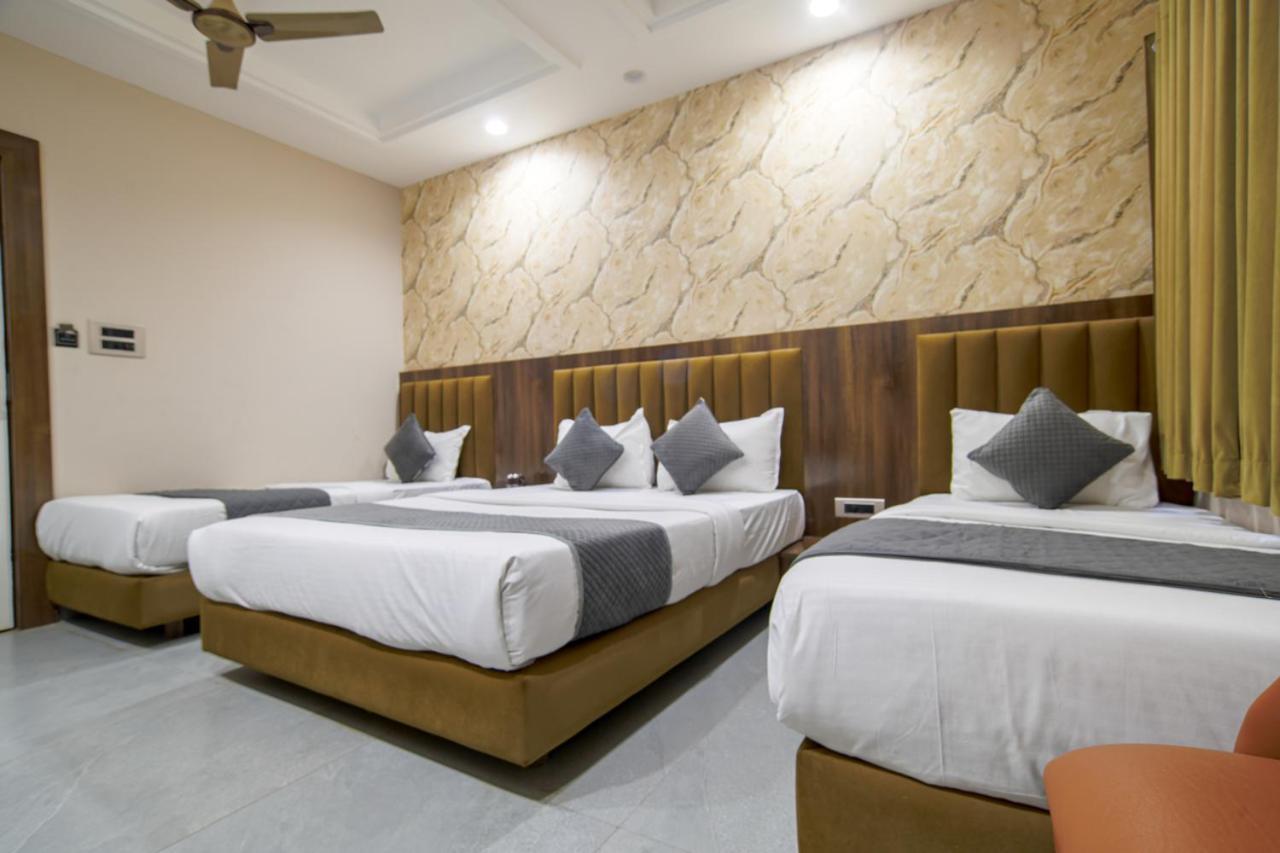 Hotel Miracle 2Km From Mahakal Temple Ujjain Exterior photo