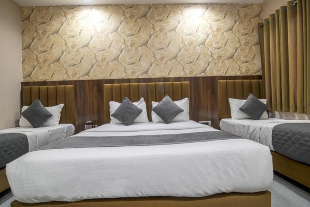 Hotel Miracle 2Km From Mahakal Temple Ujjain Exterior photo