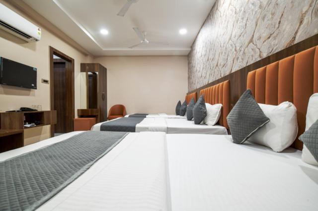 Hotel Miracle 2Km From Mahakal Temple Ujjain Exterior photo