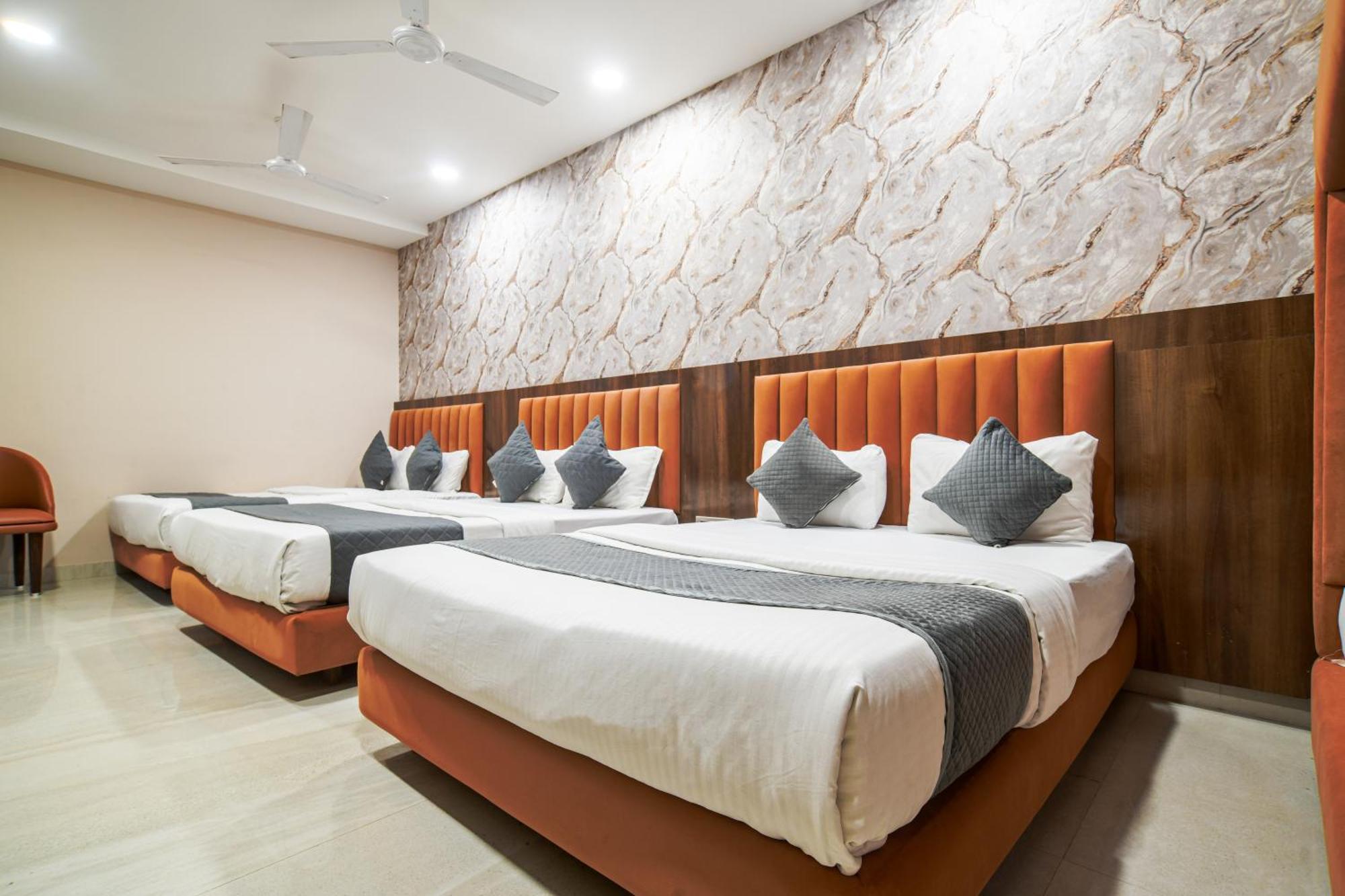 Hotel Miracle 2Km From Mahakal Temple Ujjain Exterior photo