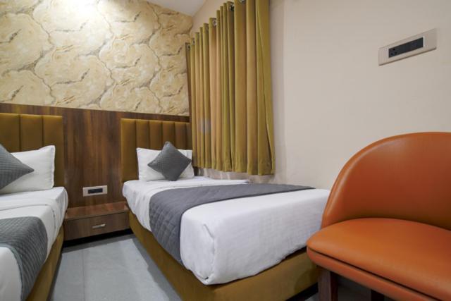Hotel Miracle 2Km From Mahakal Temple Ujjain Exterior photo