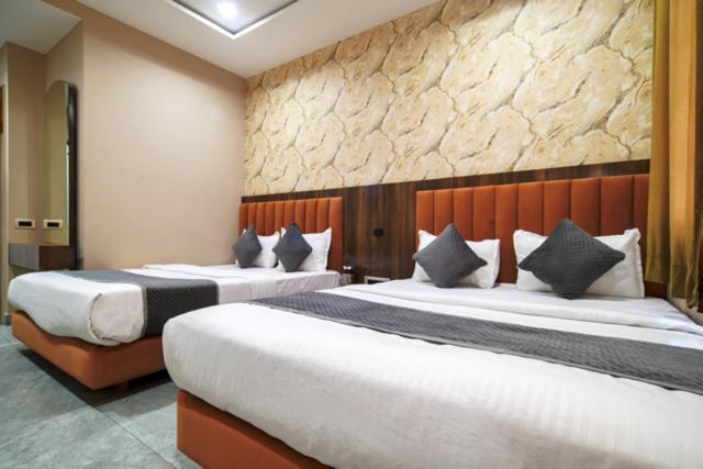 Hotel Miracle 2Km From Mahakal Temple Ujjain Exterior photo