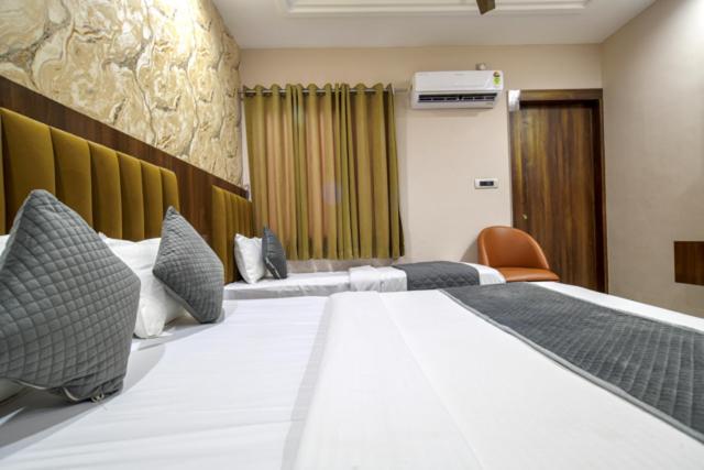 Hotel Miracle 2Km From Mahakal Temple Ujjain Exterior photo