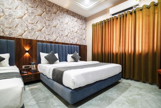 Hotel Miracle 2Km From Mahakal Temple Ujjain Exterior photo