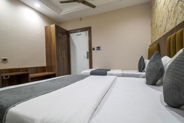 Hotel Miracle 2Km From Mahakal Temple Ujjain Exterior photo